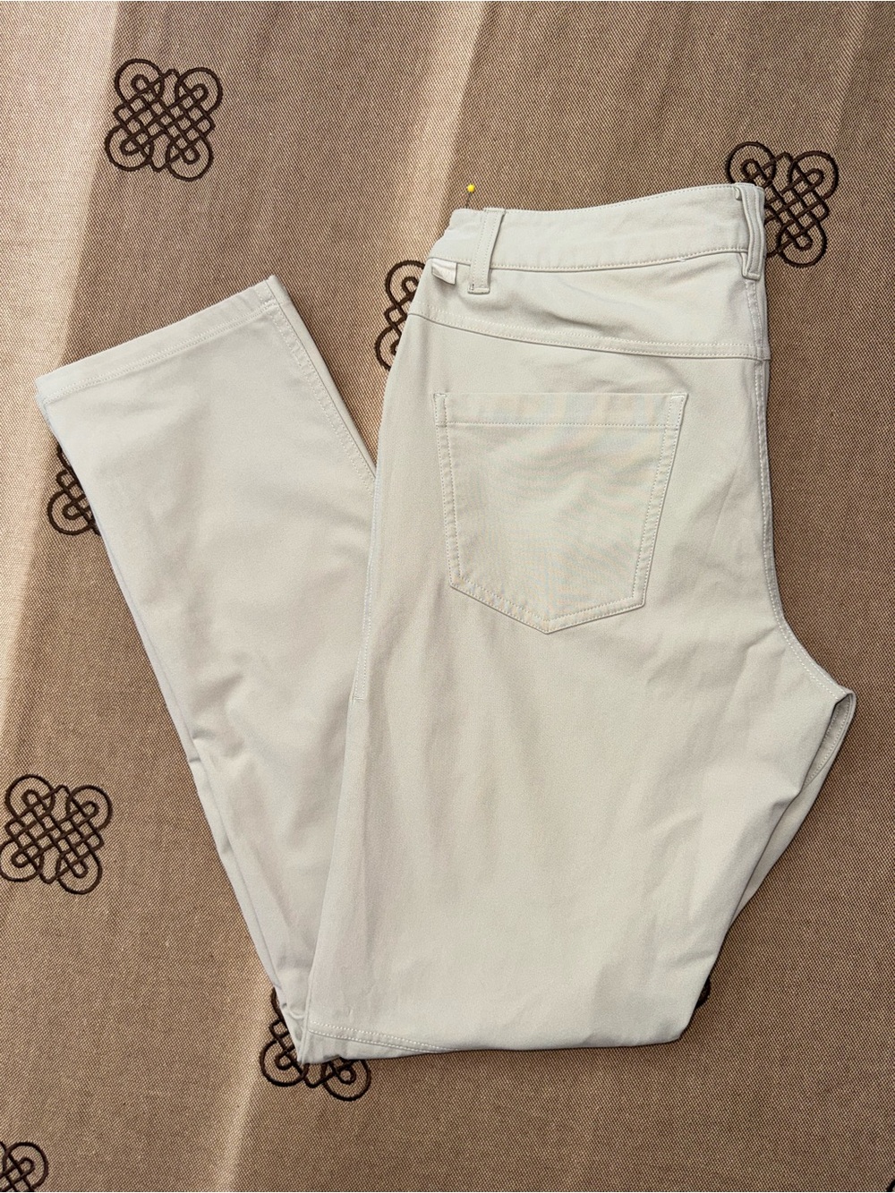 Lululemon Men'S Straight Pants Size 30
In Excellent Condition